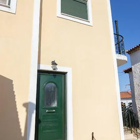 Peroulia Apartment