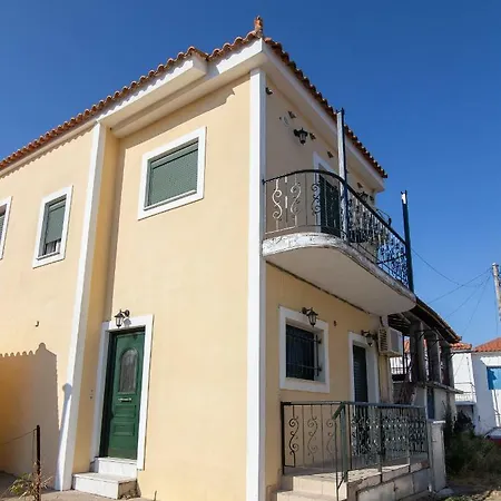 Peroulia Apartment *